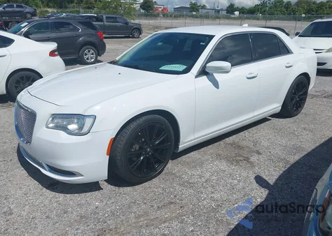 2020 Chrysler 300 Touring z USA, uszkodzony, nr VIN 2C3CCAAG5LH115641